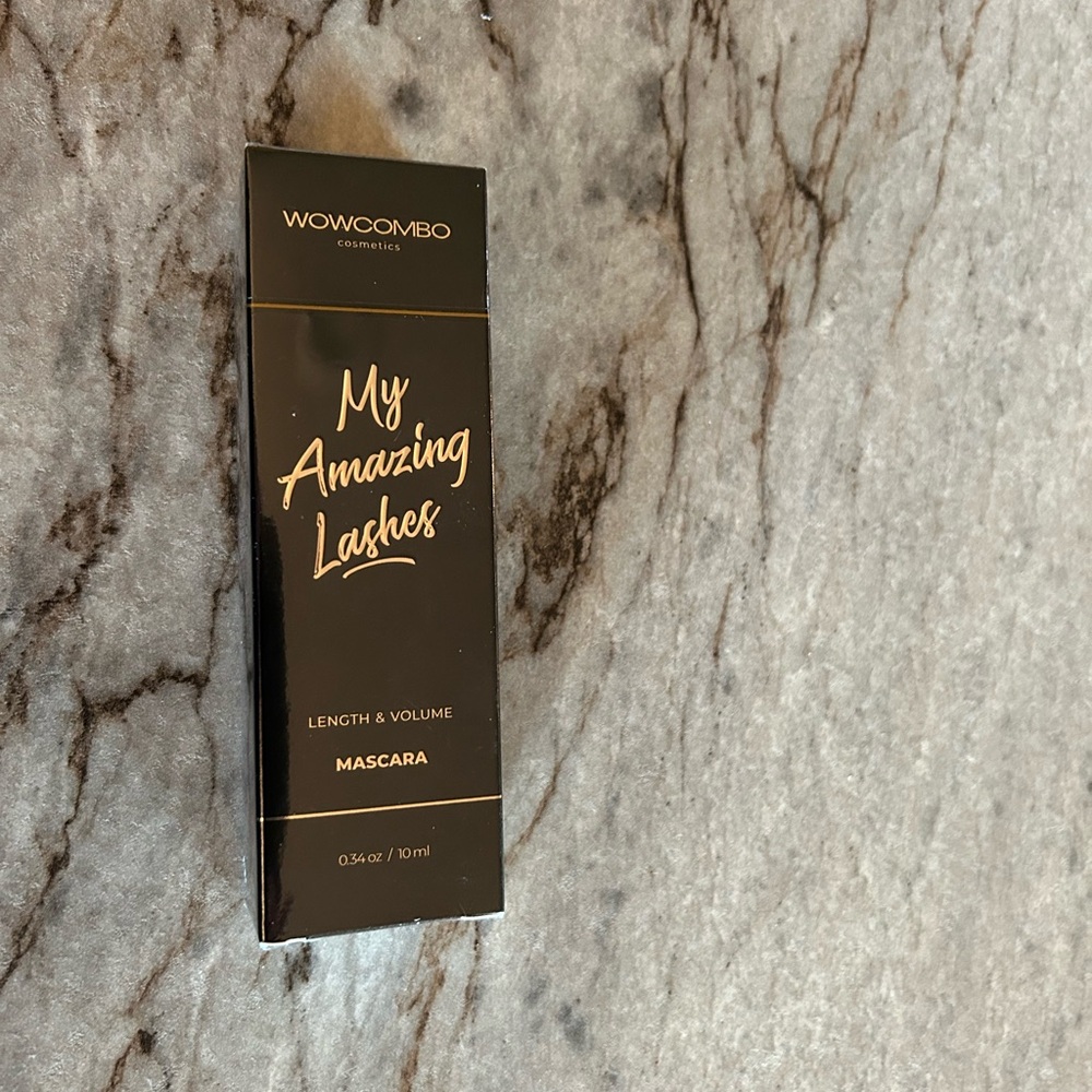 Intense Black Mascara for Voluminous Lashes